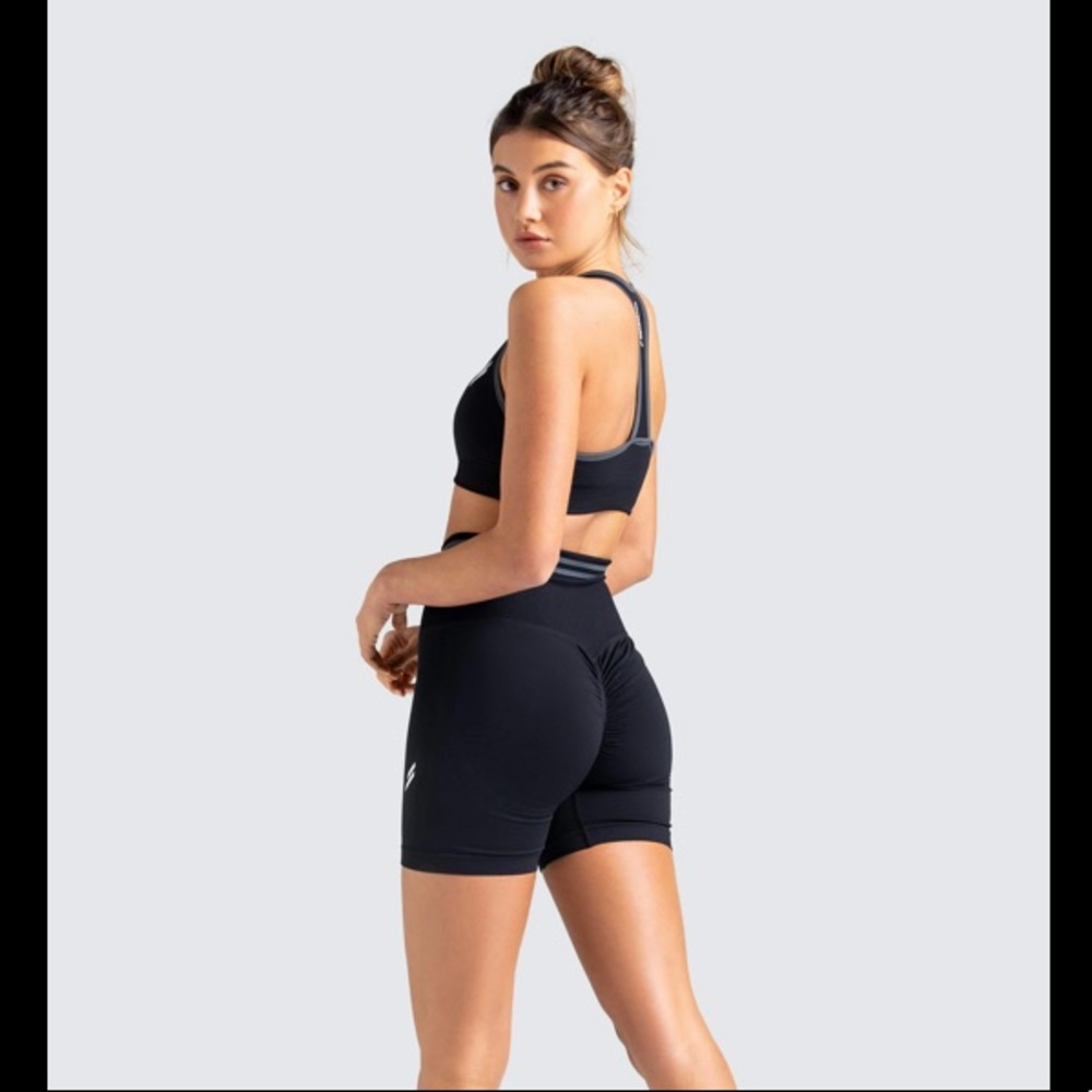 DO YOU EVEN SCRUNCH SEAMLESS SHORTS JET BLACK